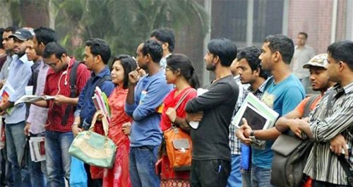 সরকারি চাকরিপ্রার্থীদের বয়সসীমায় ২১ মাস ছাড়