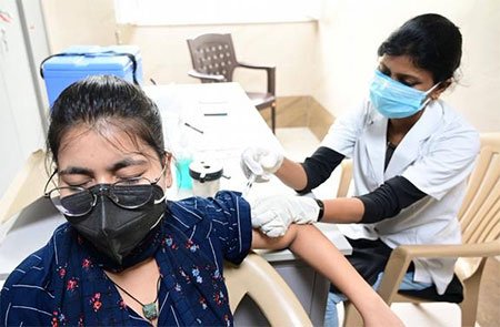 ভারতে একদিনে এক কোটি মানুষকে ভ্যাকসিন