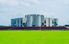 ৮৫ হাজার বইয়ের পাঠক ১২ এমপি