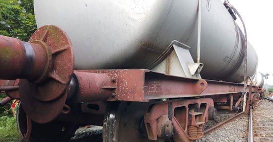 বগি লাইনচ্যুত: খুলনার সঙ্গে সারা দেশের ট্রেন যোগাযোগ বিচ্ছিন্ন