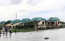 ডুবছে প্রধানমন্ত্রীর উপহারের ৫১ ঘর