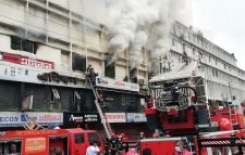 আনন্দ টিভির ভবনে অগ্নিকাণ্ড, নিয়ন্ত্রণে ১১ ইউনিট