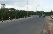 বৈদ্যুতিক খুঁটিতে পিকআপ ভ্যানের ধাক্কা, নিহত ৬