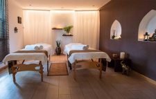 ম্যাসাজ ও বিউটি পার্লারের ব্যবসায়ীরা তালা মেরে গা ঢাকা