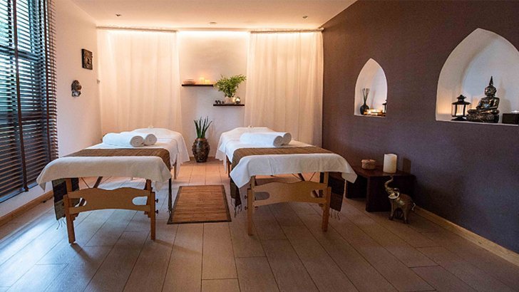 ম্যাসাজ ও বিউটি পার্লারের ব্যবসায়ীরা তালা মেরে গা ঢাকা