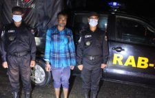 লালদিঘীরপাড় থেকে মাদক ব্যবসায়ী গ্রেপ্তার