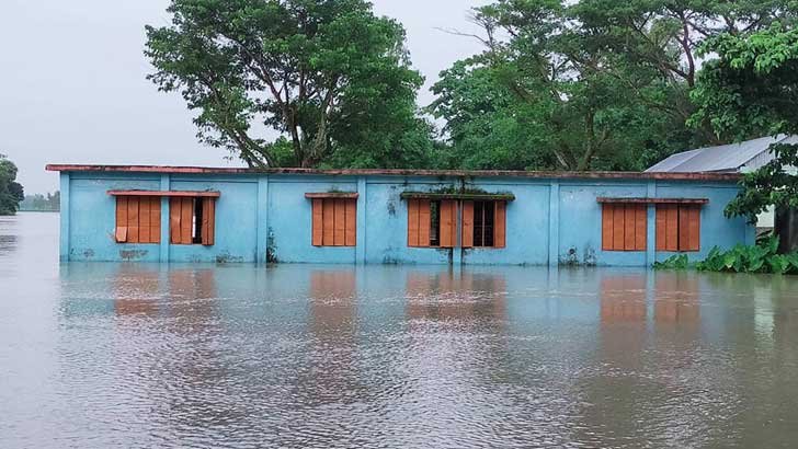 দেশে বন্যা পরিস্থিতির অবনতি, তলিয়ে গেছে ফসলের মাঠ