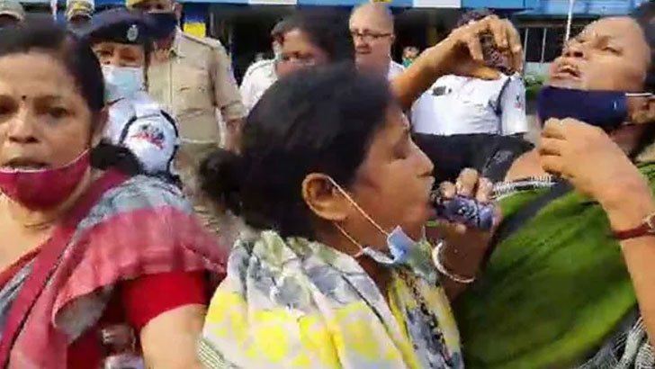 অন্যায়ভাবে বদলি, ভারতে একসঙ্গে ৫ শিক্ষিকার ‘বিষপান’