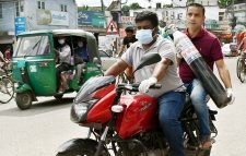 অক্সিজেন নিয়ে ছুটে চলেছেন যুবলীগ সভাপতি আলম খান মুক্তি