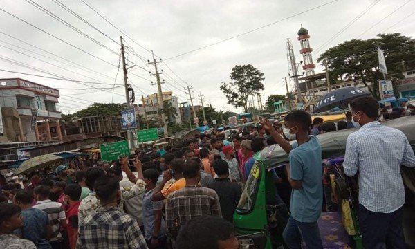 জুড়ীতে চাঁদাবাজির অভিযোগে সড়ক অবরোধ