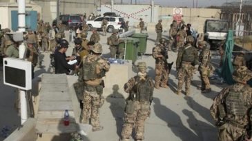 কাবুল বিমানবন্দরের কাছে হুড়োহুড়ি-বিশৃঙ্খলা, নিহত ৭