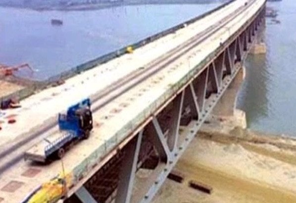 পদ্মা সেতুতে বসল শেষ স্ল্যাব, এখন বাকি পিচ ঢালাই