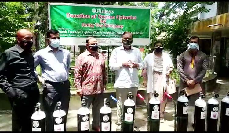শ্রীমঙ্গল উপজেলা স্বাস্থ্য কমপ্লেক্স ১১ হাজার লিটার অক্সিজেন ভর্তি সিলিন্ডার বিতরণ