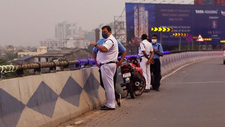 ফ্লাইওভার থেকে ঝাঁপ দিয়ে ব্যবসায়ীর আত্মহত্যা