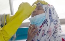 এক সপ্তাহে করোনাক্রান্তে দুই ধাপ পেছালো বাংলাদেশ