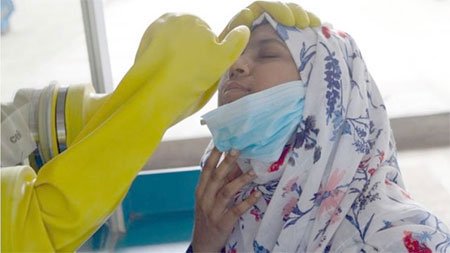 এক সপ্তাহে করোনাক্রান্তে দুই ধাপ পেছালো বাংলাদেশ