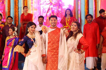 এক গানে তারা তিন