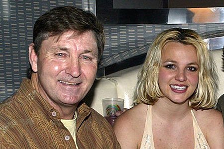 পিতার সঙ্গে ব্রিটনি স্পিয়ার্সের ‘নির্যাতনমূলক’ সম্পর্ক, দায়িত্ব থেকে ইস্তফা চান পিতা