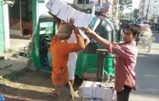 সরকারি বই কেজি দরে বিক্রির অভিযোগ