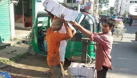 সরকারি বই কেজি দরে বিক্রির অভিযোগ