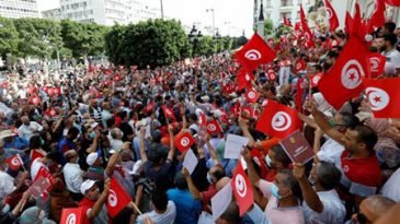 তিউনিসিয়ায় একনায়ক প্রেসিডেন্ট, বিক্ষোভে উত্তাল রাজধানী