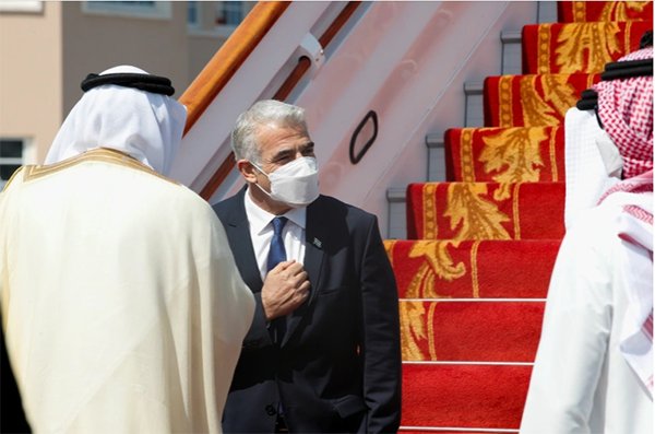 ঐতিহাসিক সফরে বাহরাইনে ইসরাইলের পররাষ্ট্রমন্ত্রী