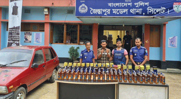 প্রাইভেটকারে মিললো ৯০ বোতল বিদেশি মদ