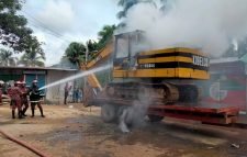 শ্রীমঙ্গলে রেলের এক্সাভেটরে আগুন ধরিয়ে দিয়েছে দুর্বৃত্তরা