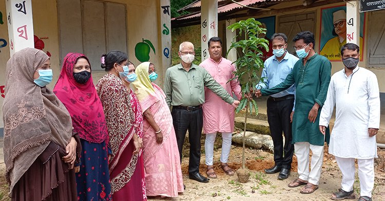 গোলাপগঞ্জ রায়গড় স. প্রা. বিদ্যালয়ে বৃক্ষরোপণ