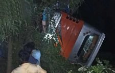 পটুয়াখালীতে বাস খাদে পড়ে আহত ১৩