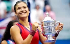 মুগ্ধ হয়ে খেলা দেখেছি