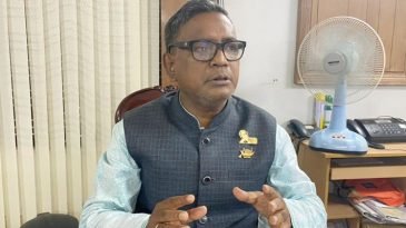 কাকে ভয় দেখাস, তোর এতো বড় সাহস : কাদের মির্জা