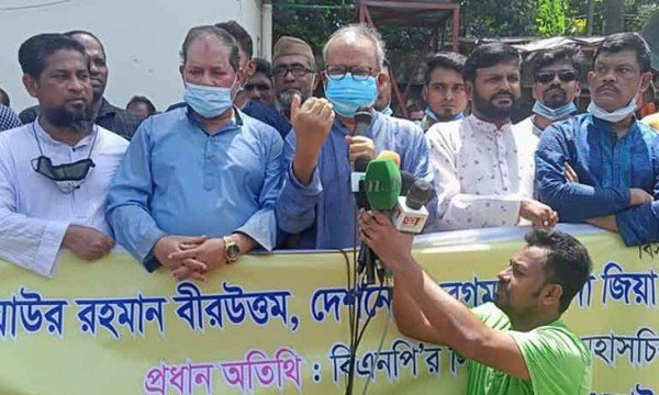 ‘একই বুলি বারবার আওড়ান কাদের’