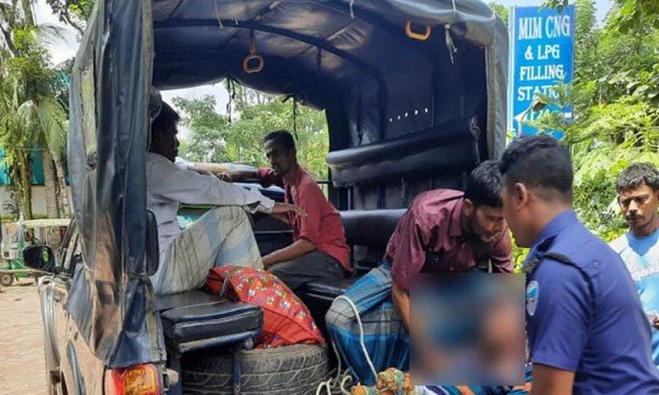 ঢাকা-সিলেট মহাসড়ক অবরোধ করে শ্রমিক বিক্ষোভ, পুলিশের গুলি