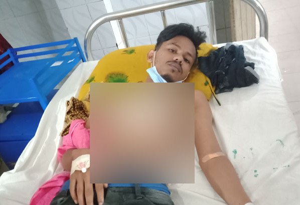 ইভটিজিংয়ের প্রতিবাদ করায় পেটানো হলো মা-ছেলেকে