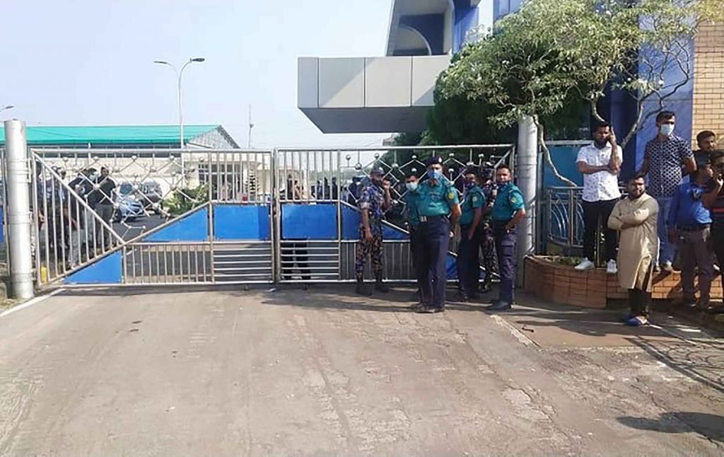 বিমানবন্দরে পুলিশী বাধার মুখে সিলেট বিএনপি নেতাকর্মী