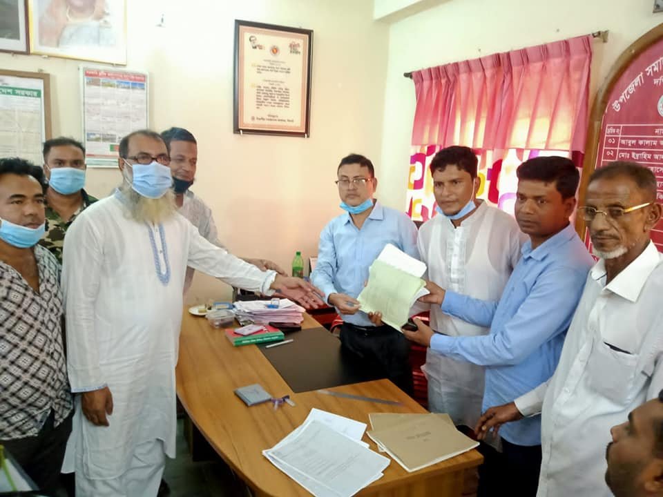 লালাবাজার ইউপি’র ৬নংওয়ার্ডের মেম্বার প্রার্থীবুলবুল আহমদের মনোনয়নপত্র জমা