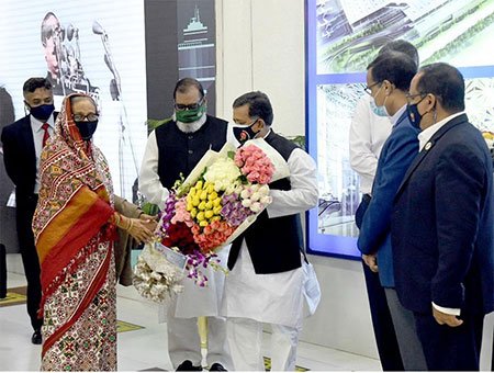 দেশে ফিরেছেন প্রধানমন্ত্রী