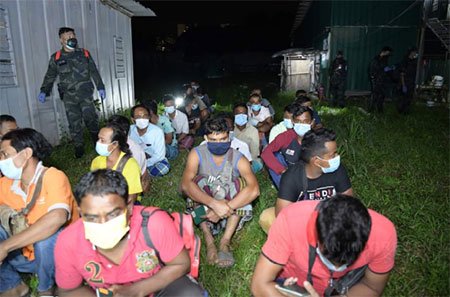 মালয়েশিয়ায় গ্রেপ্তার ৯৫ বাংলাদেশিসহ ২৯৭ জন ১৪ দিনের রিমান্ডে