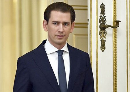 দুর্নীতির অভিযোগ উঠায় পদত্যাগ করলেন অস্ট্রিয়ার চ্যান্সেলর