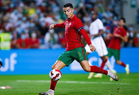 পর্তুগালের বড় জয়ে রোনালদোর ১১২