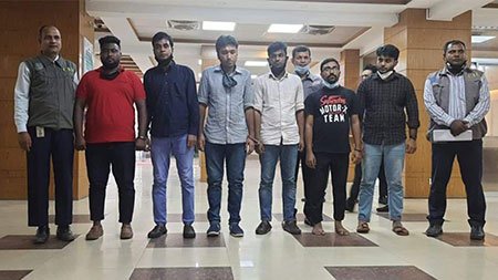 উইকম ডটকম ও থলে ডটকমের ৬ কর্মকর্তা গ্রেপ্তার