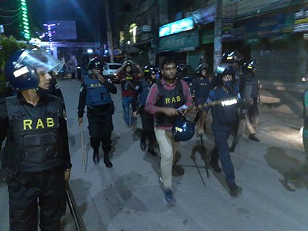 ফেনীতে ব্যাপক সংঘর্ষ, গাড়িতে আগুন, ওসিসহ আহত ৪০