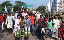 আরব সাগর থেকে প্রচুর জলীয়বাষ্প নিয়ে বর্ষাকালে বৃষ্টি