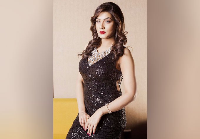 চমকে দিলেন মাহি