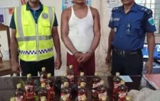 বড়লেখায় ভারতীয় মদসহ মাদক কারবারি আটক