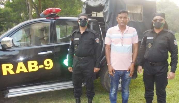 চাকরির প্রলোভনে লাখ লাখ টাকা আত্মসাৎ