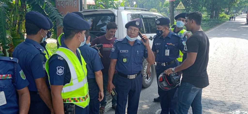 সিলেট-ঢাকা মহাসড়কে অবৈধ যানের বিরুদ্ধে হাইওয়ে পুলিশের অভিযান