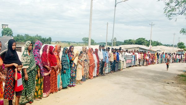 সিলেটে শিশু ধর্ষণের প্রতিবাদে মানববন্ধন