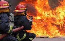 মতিঝিলে বহুতল ভবনে আগুন